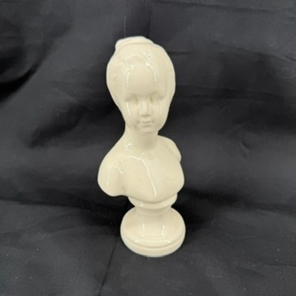 Pickaway Co Workshop Inc Vintage Ceramic Girl Bust Figurine Cream Glossy 7"